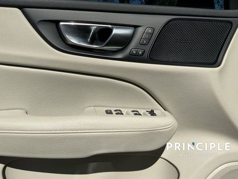 Used 2020 Volvo V60 T5 Cross Country image 24