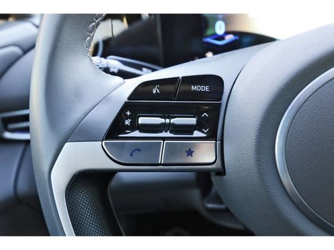 Certified 2025 Hyundai Elantra SEL FWD image 17