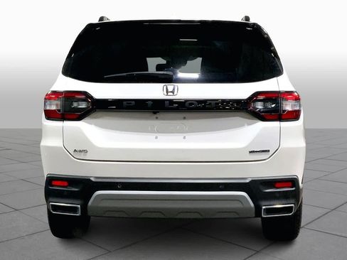 Used 2023 Honda Pilot Touring image 4