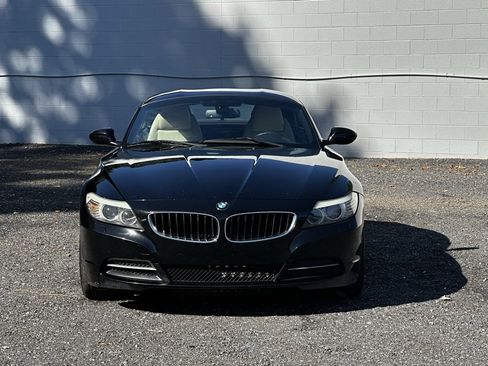 Used 2011 BMW Z4 sDrive30i image 2