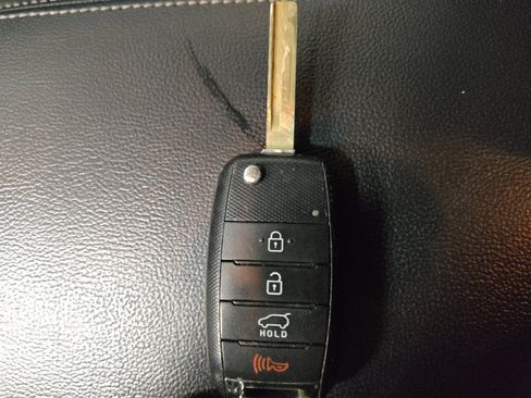 Used 2018 Kia Sorento L image 32