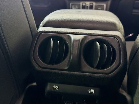 Used 2020 Jeep Wrangler Unlimited Sahara image 23