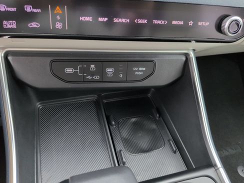 Used 2025 Kia Carnival EX FWD image 25