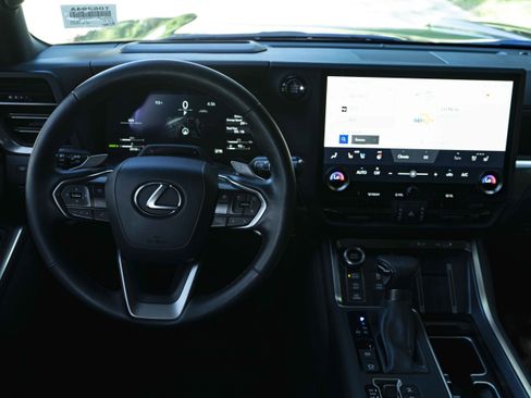 Used 2024 Lexus GX 550 AWD/4WD image 18