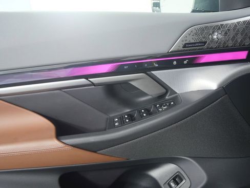 Used 2025 BMW i5 xDrive40 w/ Executive Package image 8