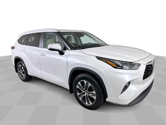 Used 2024 Toyota Highlander XLE AWD/4WD image 2