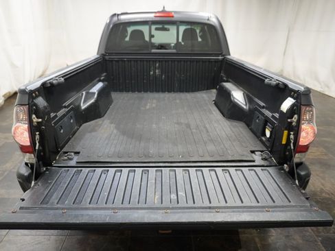 Used 2015 Toyota Tacoma 4x4 Access Cab V6 w/ TRD Sport Package image 7