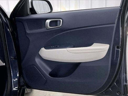 Certified 2025 Hyundai Venue Limited image 21