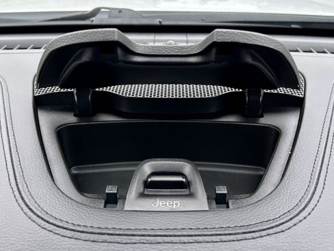 Used 2019 Jeep Cherokee Limited AWD/4WD image 31