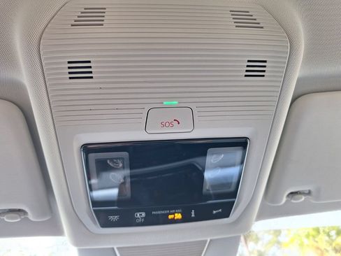 Used 2026 Volkswagen Tiguan SE FWD image 18