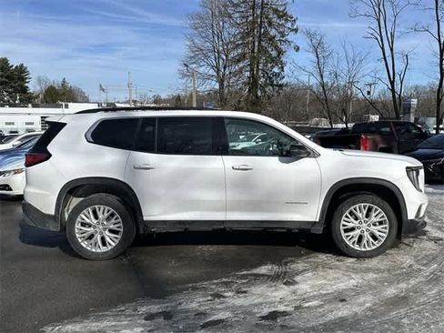 Used 2024 GMC Acadia Elevation image 3