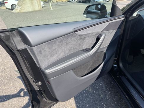 Used 2026 Tesla Model Y AWD image 9