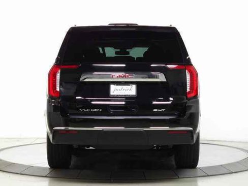 Used 2022 GMC Yukon XL SLT w/ SLT Premium Package image 8