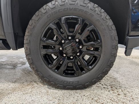 Used 2021 GMC Sierra 2500 Denali w/ Denali Black Diamond Edition image 15