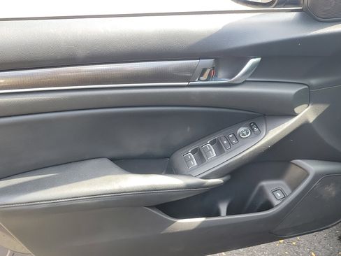 Used 2018 Honda Accord Sport image 12