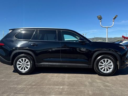 Used 2025 Toyota Grand Highlander AWD image 3