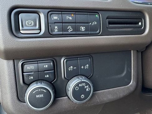 Used 2022 Chevrolet Tahoe Z71 w/ Luxury Package image 6