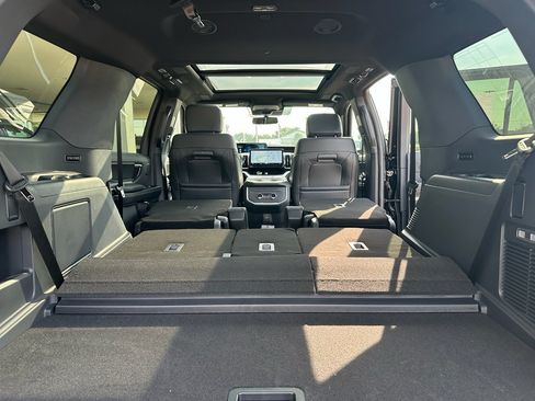 New 2025 Ford Expedition Platinum w/ Stealth Performance Package AWD/4WD image 37