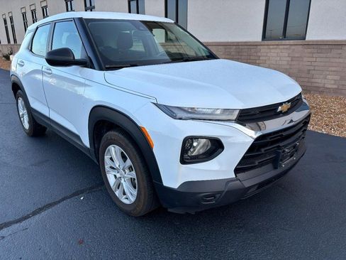 Used 2023 Chevrolet TrailBlazer LS FWD image 2