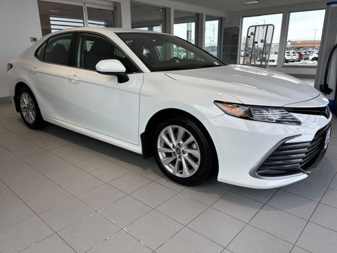 Used 2023 Toyota Camry LE image 6
