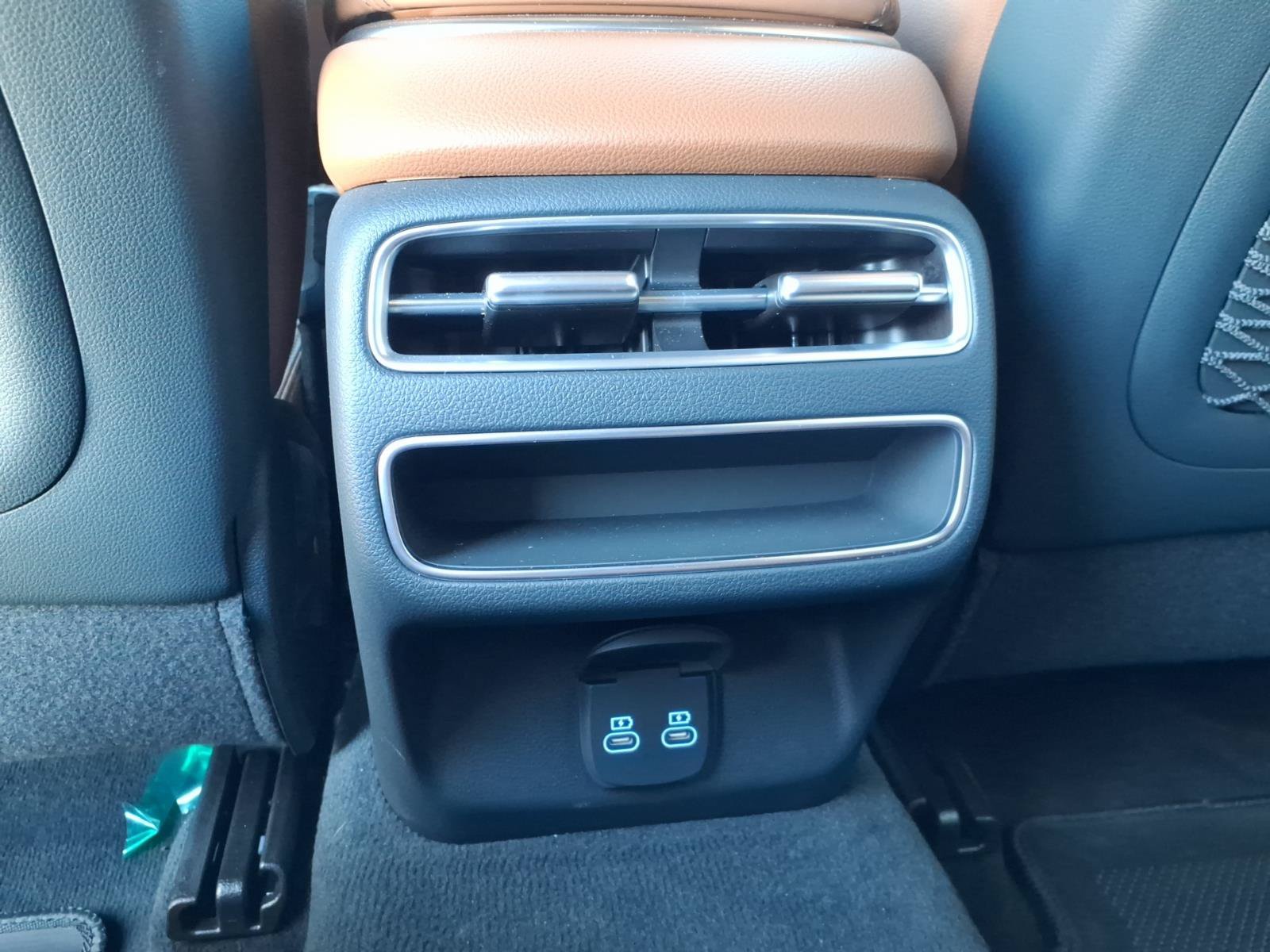 Certified 2026 Genesis GV70 2.5T Advanced AWD/4WD image 18