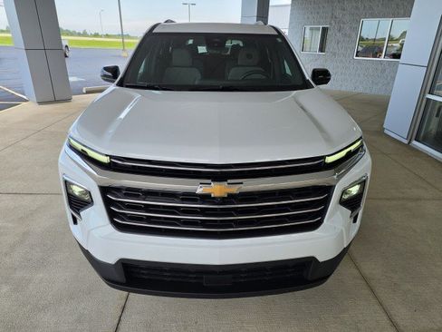 Used 2026 Chevrolet Traverse LT w/ Driver Confidence Package FWD image 2