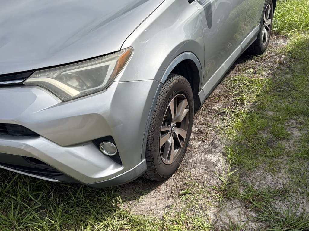 Used 2017 Toyota RAV4 XLE FWD image 5