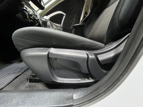 Used 2019 Nissan Rogue S image 14