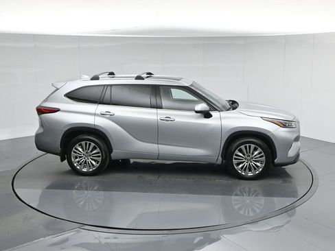 Used 2022 Toyota Highlander Platinum image 65