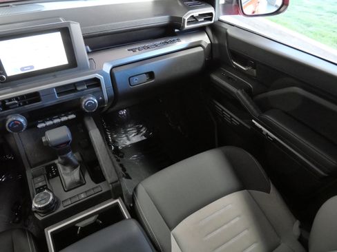 Used 2024 Toyota Tacoma TRD Off-Road image 11