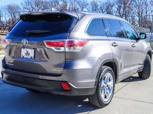 Used 2016 Toyota Highlander Limited image 18