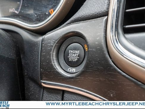 Used 2017 Jeep Grand Cherokee Limited image 29