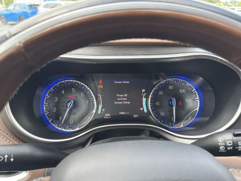 Used 2019 Chrysler Pacifica Limited FWD image 25