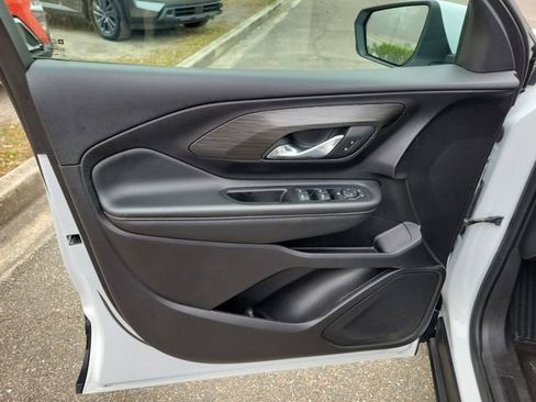 Used 2024 GMC Terrain SLE image 10