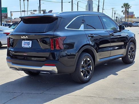 Certified 2025 Kia Sorento S image 7