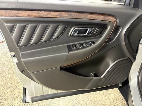 Used 2018 Ford Taurus Limited image 28