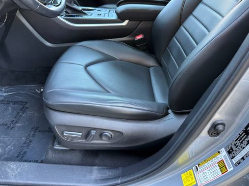 Used 2021 Toyota Highlander XLE AWD/4WD image 20