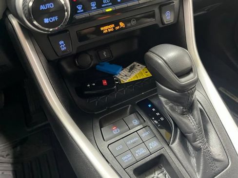 Used 2022 Toyota RAV4 XLE AWD/4WD image 49
