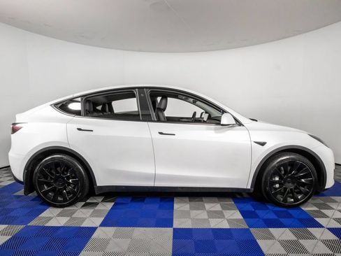 Used 2023 Tesla Model Y Long Range AWD/4WD image 4