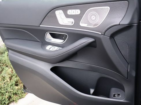 Certified 2025 Mercedes-Benz GLS 450 4MATIC image 40