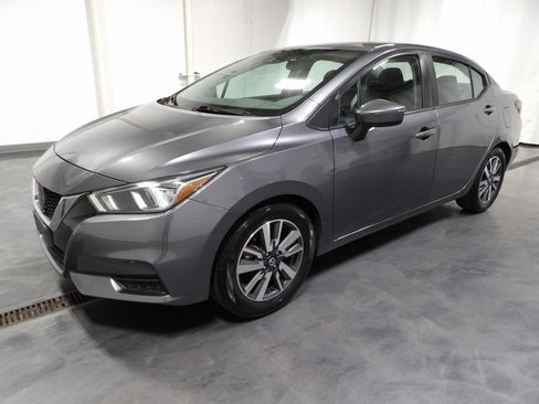 Used 2021 Nissan Versa SV FWD image 3