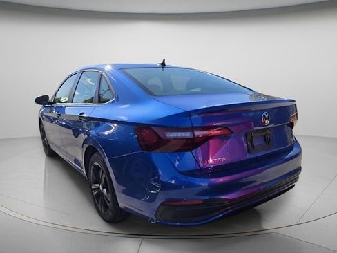 Used 2024 Volkswagen Jetta SE w/ Panoramic Sunroof Package FWD image 5