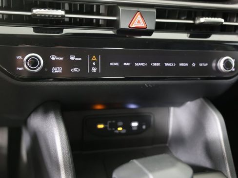 Certified 2026 Kia Sportage EX w/ EX Panorama Roof Package image 16