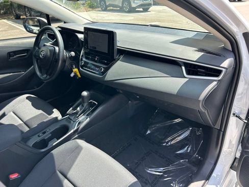Used 2025 Toyota Corolla LE FWD image 40