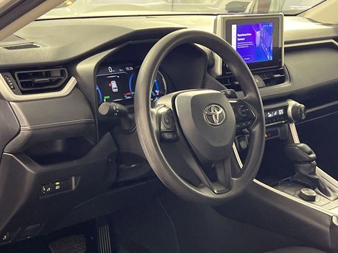 Used 2025 Toyota RAV4 XLE AWD/4WD image 17