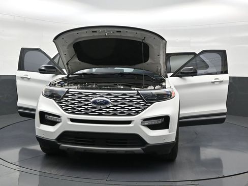 Used 2022 Ford Explorer Platinum w/ Equipment Group 601A AWD/4WD image 33