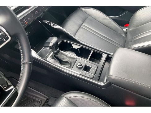 Used 2024 Kia Sorento S w/ Panoramic Sunroof Package FWD image 18