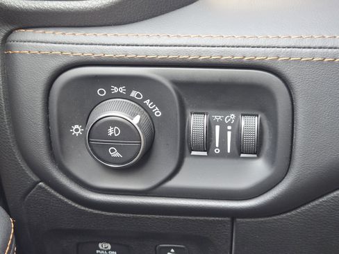 Used 2022 RAM 1500 Limited w/ Body Color Bumper Group image 25