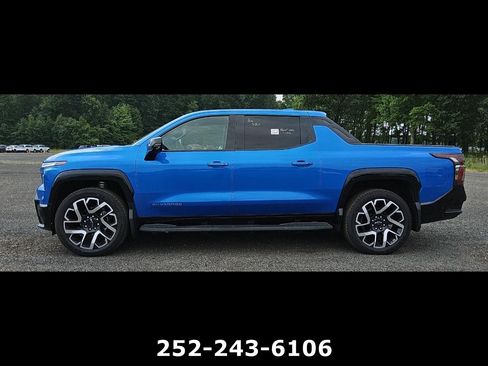 Used 2025 Chevrolet Silverado EV RST AWD/4WD image 6