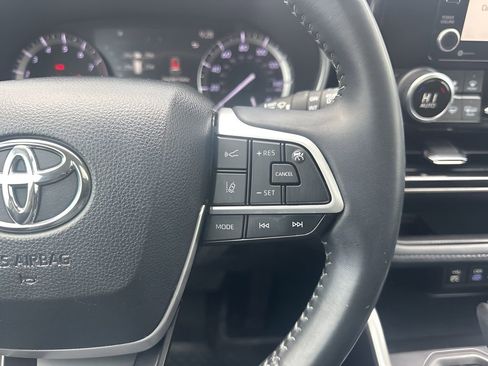 Used 2022 Toyota Highlander XLE image 18